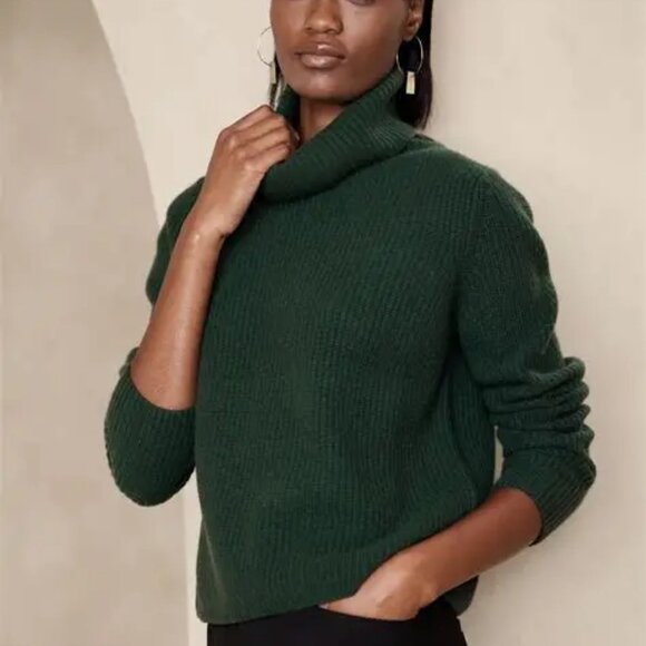 Banana Republic Chiara Cashmere Forest Green Turtleneck Sweater - Picture 1 of 6